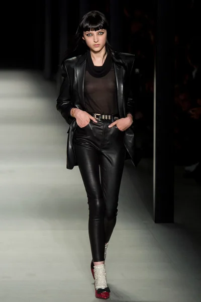 Look 19